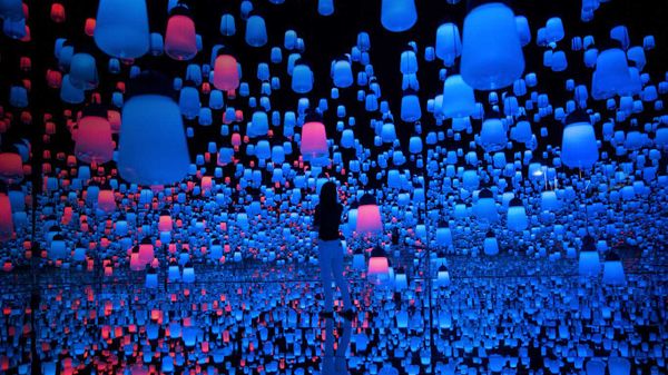 Hanging lamps at the Mori Building Digital Art Museum in Tokyo