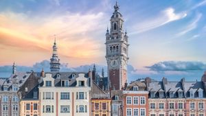 Le beffroi de la Chambre de Commerce, Lille, Hauts-de-France (© Wirestock/Getty Images)(Bing France)