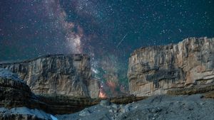 罗兰豁口上空的银河，法国上比利牛斯省 (© SPANI Arnaud/Alamy)(Bing China)