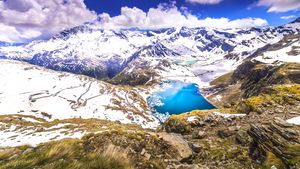 : Lago Agnel y lago Serrù, Parque Nacional Gran Paradiso, Piamonte, Italia (© agustavop/Getty Images)(Bing España)