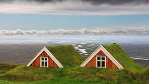 Traditional farmhouses at Skaftafell, Vatnajökull National Park, Iceland (© Jarcosa/Getty Images)(Bing United Kingdom)