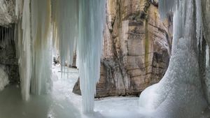 Majestic view of a frozen waterfall at Maligne Canyon, Jasper, Alta. (© Cavan Images/Offset)(Bing Canada)