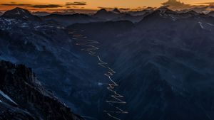 奥特拉峰的斯泰尔维奥山口，意大利 (© Sandro Bisaro/Getty Images)(Bing China)