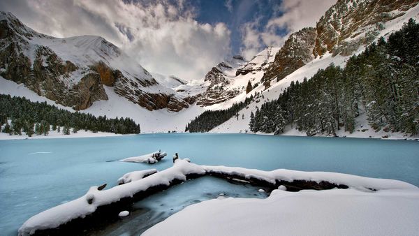 Ibón de Plan, a lake in the Pyrenees of Huesca, Aragón, Spain