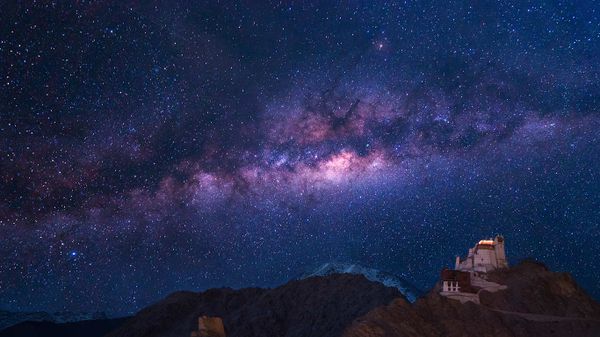 印度，拉达克，列城   Namgyal Tsemo修道院上空的银河