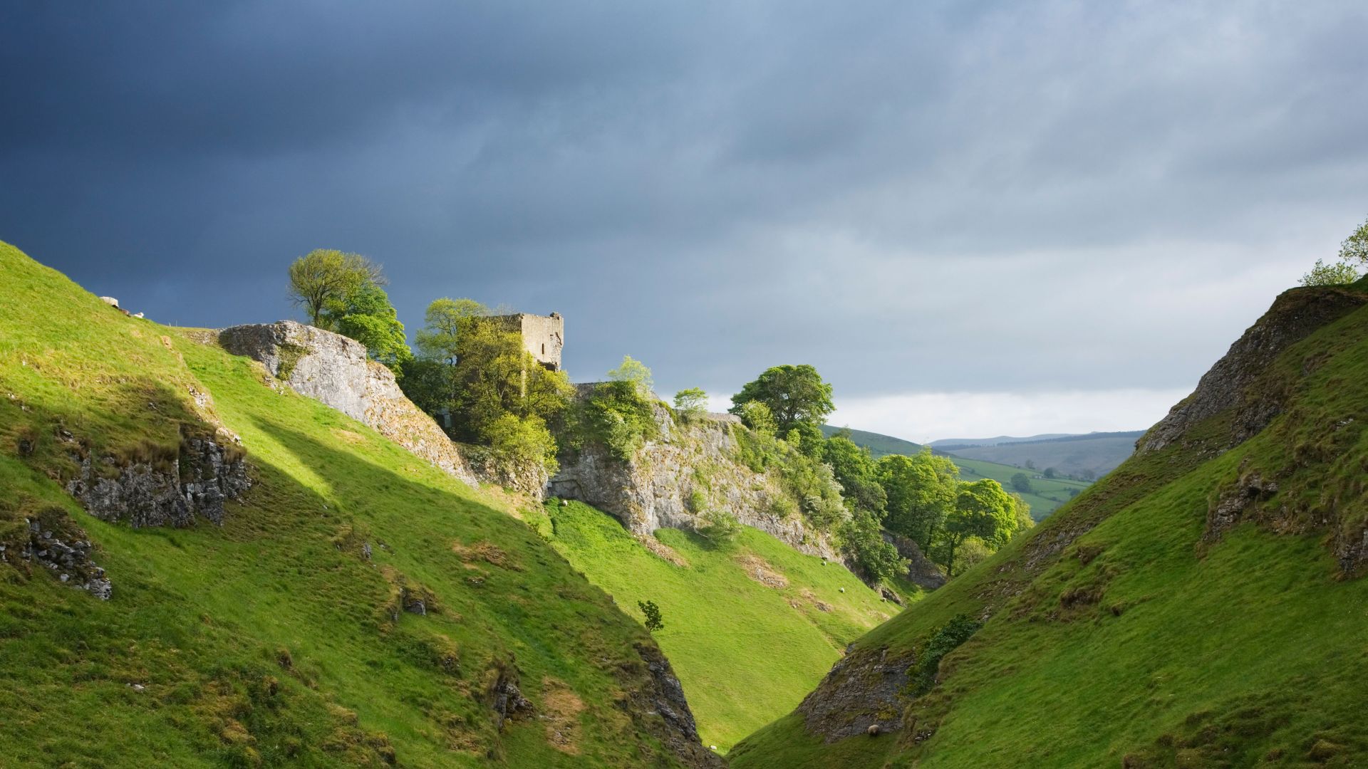 Cave Dale and Peveril Castle in Castleton, Peak District National Park, Derbyshire, England