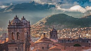 Cusco Cathedral on the Plaza de Armas, Cusco, Peru (© sharptoyou/Shutterstock)(Bing China)