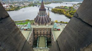 Aerial view from Peace Tower, Ottawa (© Sergey Orlov/Shutterstock)(Bing Canada)