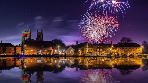 Fireworks exploding over the Great River Ouse, King\'s Lynn, Norfolk