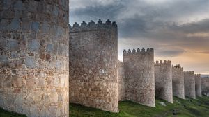 中世纪城墙，阿维拉，西班牙 (© Scott Suriano/Getty Images)(Bing China)