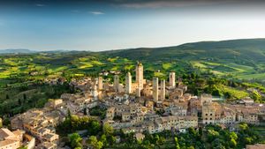 サン・ジミニャーノ, イタリア トスカーナ州 (© MNStudio/Shutterstock)(Bing Japan)