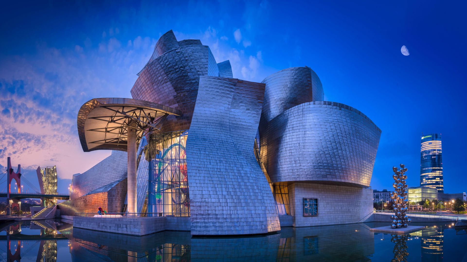 Anochecer en el Museo Guggenheim, Bilbao, País Vasco