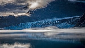 ランプルー氷河, 米国 アラスカ州 (© Andrew Peacock/Getty Images)(Bing Japan)