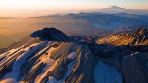 ｢セント・ヘレンズ山｣アメリカ, ワシントン州 (© Diane Cook And Len Jenshel/Getty Images)(Bing Japan)