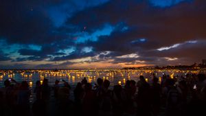 Lantern floating ceremony at Ala Moana Beach Park, Oahu, Hawaii (© Douglas Peebles Photography/Alamy)(Bing United States)