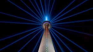Rheinturm Düsseldorf la nuit, Düsseldorf, Allemagne (© r.classen/Shutterstock)(Bing France)