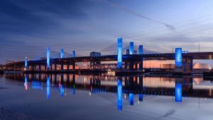 Pearl Harbor Memorial Bridge, New Haven, Connecticut (© Enzo Figueres/Getty Images)(Bing United States)