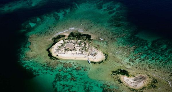 A sandy cay off of Útila Island, Honduras