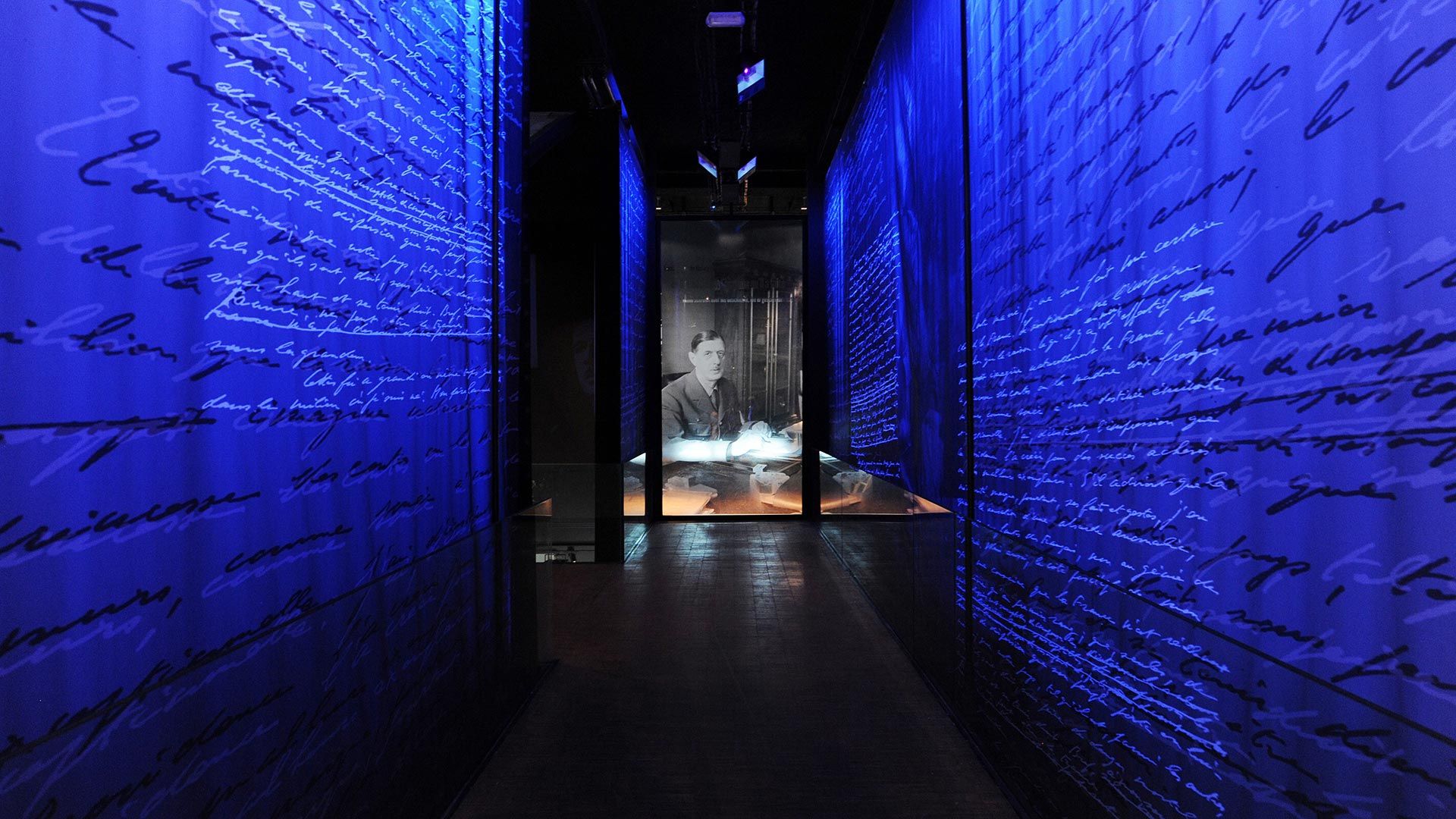 Photographie de Charles de Gaulle au mémorial éponyme de Colombey les Deux Églises