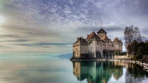 瑞士日内瓦湖，西庸城堡 (© Philippe Saire Photography/Getty Images)(Bing China)