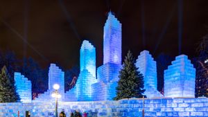 Ice Palace at the St. Paul Winter Carnival, Minnesota (© Joe Mamer Photography/Alamy)(Bing Canada)