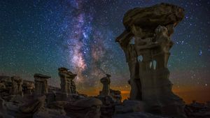 ｢ビスティ・デナジン荒野の銀河｣米国ニューメキシコ州 (© Cory Marshall/Tandem Stills + Motion)(Bing Japan)
