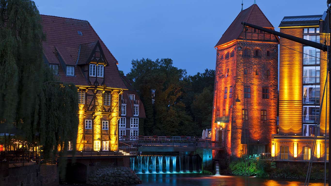 Abtsmühle und Lüner Mühle im alten Hafen von Lüneburg, Niedersachsen, Deutschland