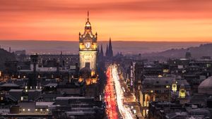 The Balmoral Clocktower, Edinburgh (© Puthipong Worasaran/Moment/Getty Images)(Bing United Kingdom)