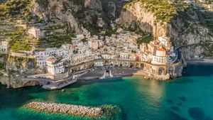 阿特拉尼，阿马尔菲海岸，意大利 (© Amazing Aerial/Shutterstock)(Bing China)