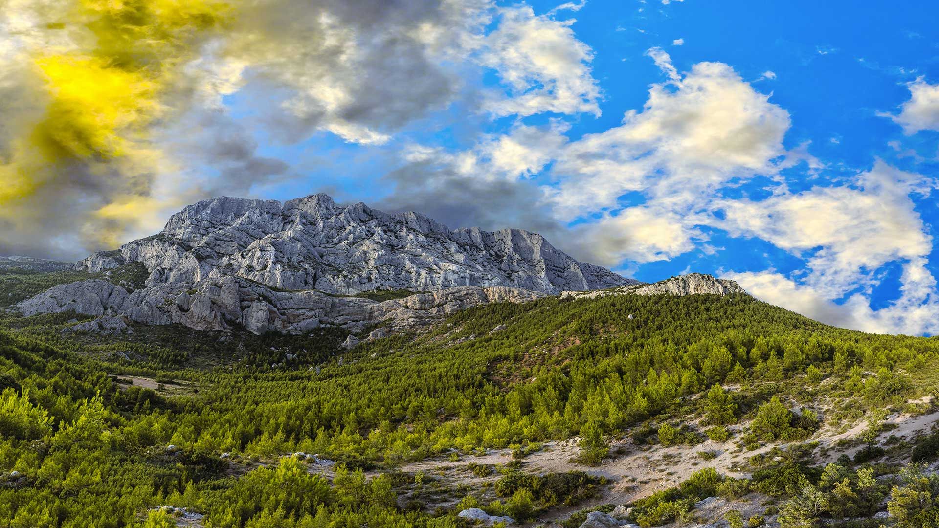 Montagne Sainte-Victoire (Cézanne\'s Mountain), Provence-Alpes-Côte d’Azur, France