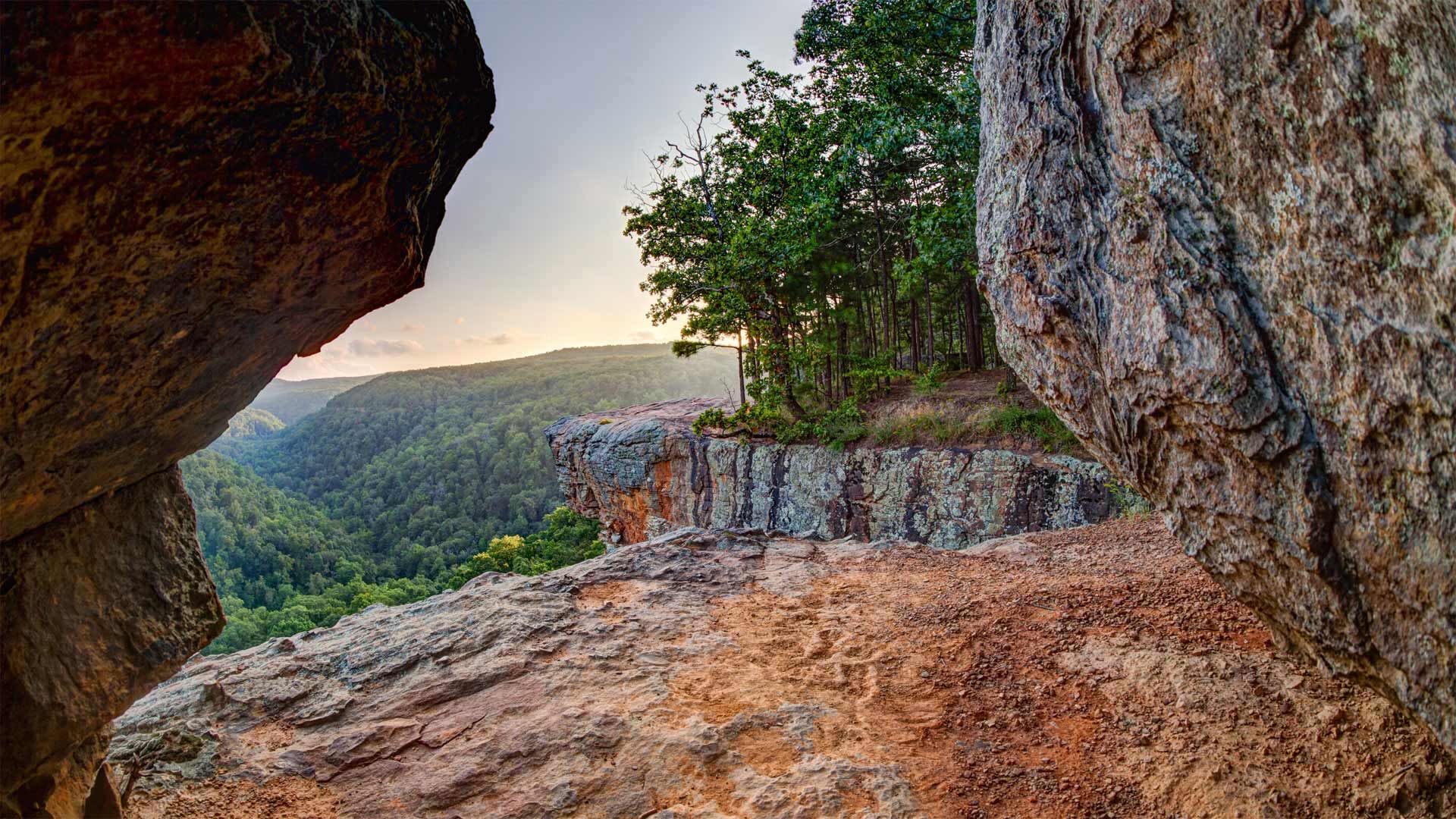 Lookout east of Whitaker Point Trail (Hawksbill Crag) in the Upper Buffalo Wilderness Area, Ozark National Forest, Arkansas