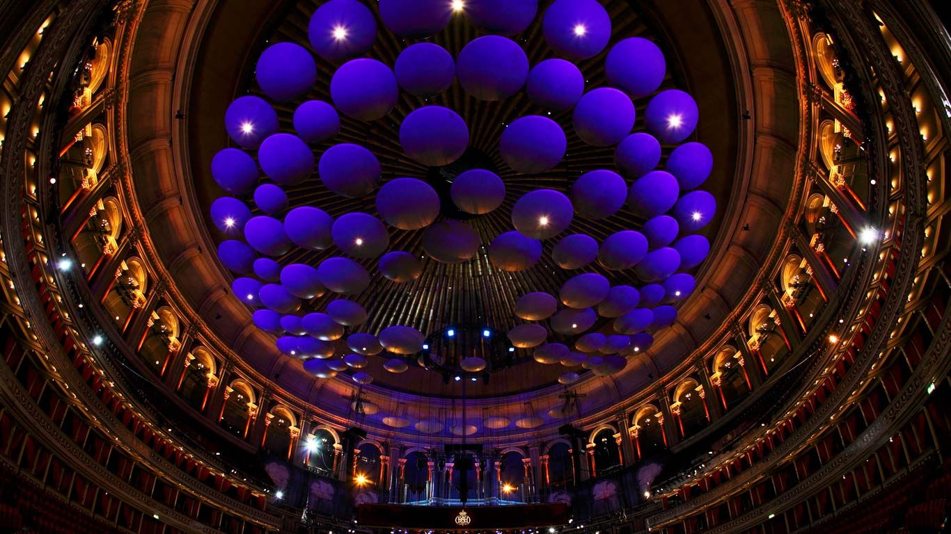Panneaux accoustiques accrochés au plafond du Royal Albert Hall, Londres, Royaume-Uni