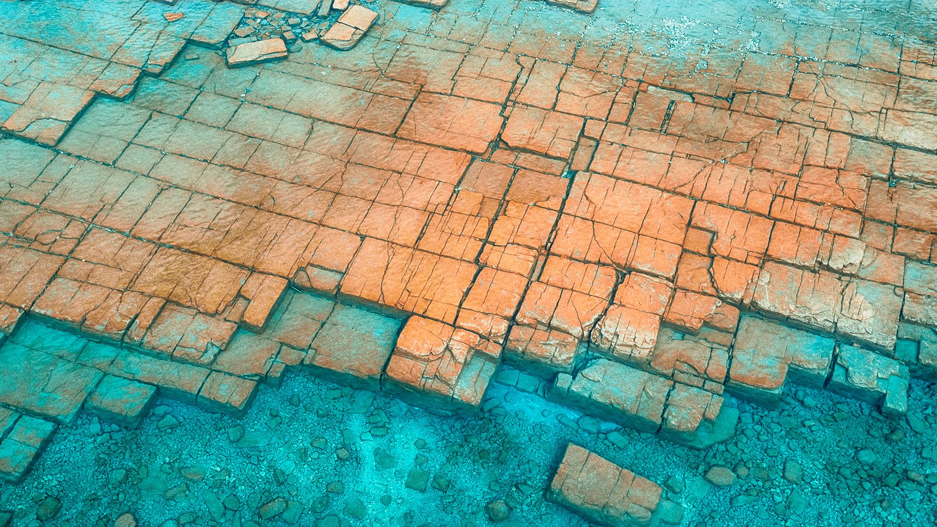 Shot of rocks in water in Tobermory, Ontario