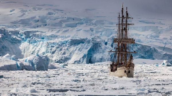 The Europa sails the Penola Strait, Antarctic Peninsula, Antarctica