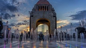 For Mexico's Independence Day, the Monumento a la Revolución in Mexico City (© Reinier Snijders/Getty Images)(Bing United States)