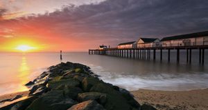 Dawn sunlight on Southwold pier, Suffolk, England (© Richard Bowden / Loop Images) &copy; (Bing United Kingdom)