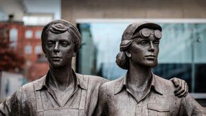 Women of Steel bronze sculpture in Sheffield city centre, by sculptor Martin Jennings. (© Rory Prior/Alamy Stock Photo)(Bing United Kingdom)