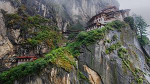 Monastère Taktshang (la “Tanière du Tigre”) au-dessus de la vallée de Paro, Bhoutan (© Christian Kober/Getty Images)(Bing France)