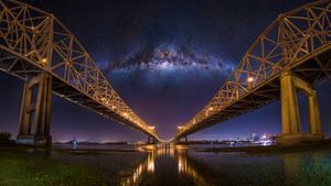 新奥尔良市的新月城大桥，美国路易斯安那州 (© Fred Gramoso/500px)(Bing China)