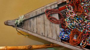 ｢ガンジス川のボート｣インド, ヴァーラーナシー (© David Santiago Garcia/Aurora Photos)(Bing Japan)
