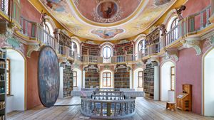 Alte Bibliothek, Kloster Sankt Mang, Füssen, Bayern (© marcobriviophoto/Shutterstock)(Bing Deutschland)
