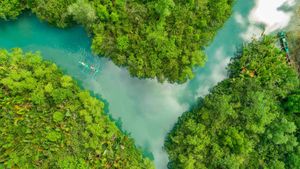The Bojo River in Cebu, Philippines (© Amazing Aerial Agency/Offset by Shutterstock)(Bing Australia)