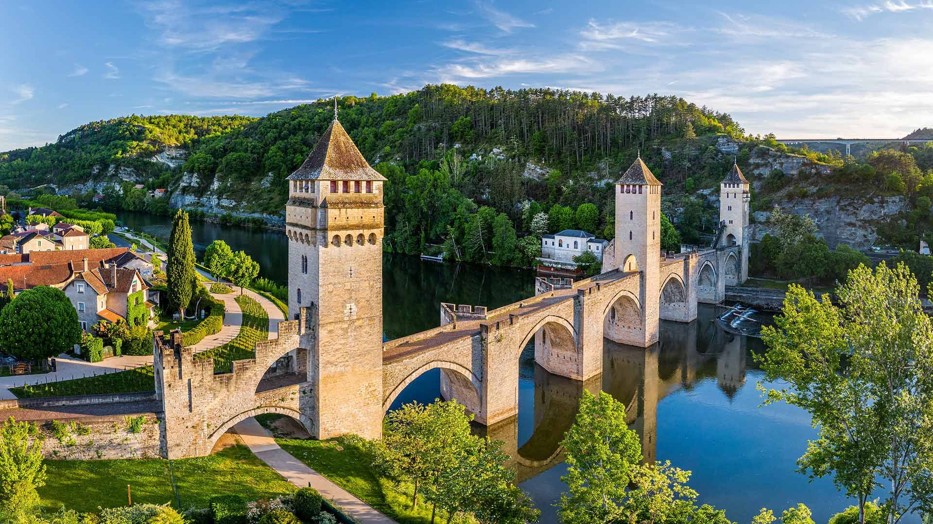 Pont Valentré traversant le Lot à Cahors, Vallée du Lot, France