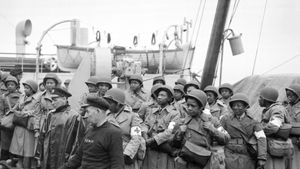 US Army nurses arrive in Greenock, Scotland, 1944 (© Stocktrek Images, Inc/Alamy)(Bing United States)