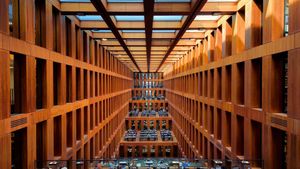 Die Bibliothek der Humboldt-Universität in Berlin (© Hemis/Alamy Stock Photo)(Bing Deutschland)