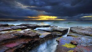 Coledale Beach near Wollongong in NSW, Australia (© Carlo Olegario/Moment/Getty Images)(Bing Australia)