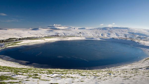 Lac d’En-Haut en hiver, La Godivelle, Puy-de-Dôme, Auvergne