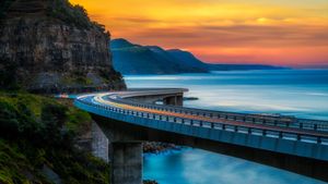 Sea Cliff Bridge along Australian Pacific Ocean coast (© Nick Fox/Alamy)(Bing Australia)