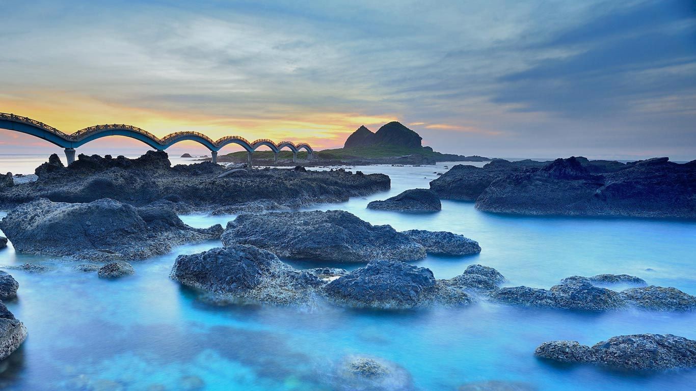 Sanxiantai dragon bridge in Taitung, Taiwan