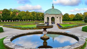 Hofgarten, Munich, Bavaria, Germany (© Rüdiger Hess/geo-select FotoArt)(Bing New Zealand)